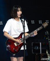 QWER 시연 ‘매력적인 목소리의 메인 보컬’