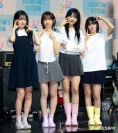 컴백 QWER ‘대세 여성 밴드~’