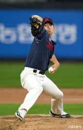 역투하는 김진욱