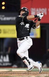 오윤석 ‘선두타자 출루’