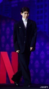 배현성, 수줍은 입장