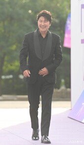 송강호, 신인배우의 ‘서울드라마어워즈’ 입장