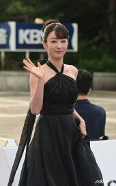 윤보미, 귀여운 미소로