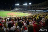 KIA 야구팬들 ‘열정적인 응원!’