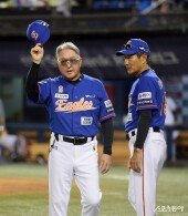 김경문 감독 ‘가을야구 선물 드리지 못해 죄송합니다’