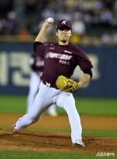 역투하는 김윤하