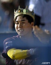 장재영 ‘3호 동점 홈런 왕관’