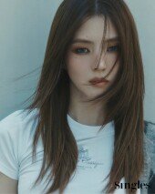 파란 눈의 한소희, 색다른 분위기…시선 압도 [화보]