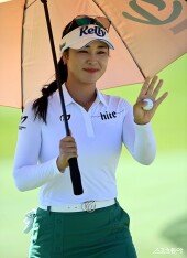 윤이나, 샤뱡샤방 인사~