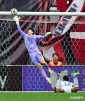 강현우, 기가 막힌 슈퍼 세이브