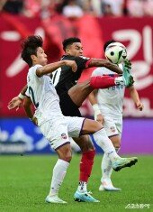 린가드, 발을 쭉!