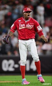 엘리아스, 6이닝 1실점 호투에 짜릿한 포효