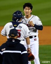 곽빈, 2회를 못 넘기고 교체~