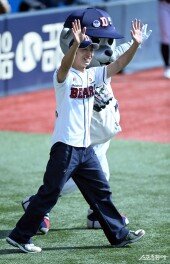 강기영 ‘시구하러 왔어요’