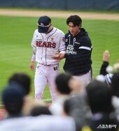 조수행, 펜스에 충돌하며 교체