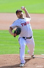 엔스, 이 악물고 역투