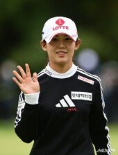 황유민, 역전극 기대하세요