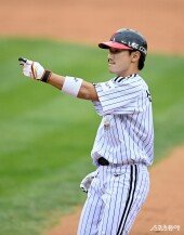 동점타 신민재 ‘경기는 이제부터’