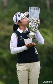 김수지, KLPGA 통산 6번째 우승 키스