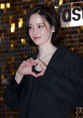 전종서 가슴 위로 하트 발사 [포토]