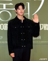 박상훈, 올블랙으로 멋을 내~