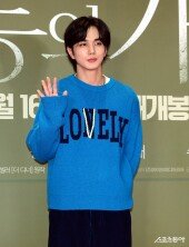 유승호 ‘훈훈한 손인사~’