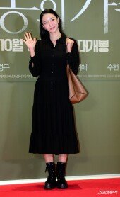 윤지, 블랙 원피스~