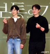 박성훈-유지태 ‘훈남들의 하트’