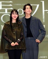 송재희-지소연 부부 ‘다정한 시사회 나들이~’