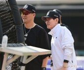 이강철 감독-장성우, 소근소근