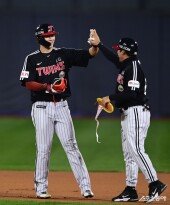 홍창기, 다시 도망갑니다