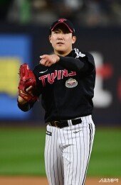 손주영, KT 타선 잠재운 손끝