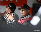염경엽 감독 ‘4차전에서 끝내자’