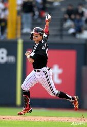 김현수-박해민, PS 28번째 연속타자 홈런