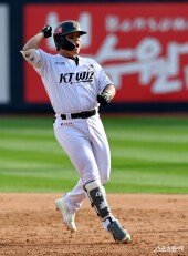 강백호, 솔로포 포효~