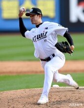 고영표, 5회부터 구원 등판!