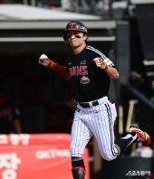 박해민, 백투백 홈런에 주먹 불끈!