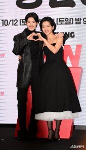 정은채-김태리 ‘남자 주연들의 하트’