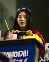 (여자)아이들 미연 ‘가을야구는 역시 오뎅’