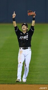 오윤석 ‘내 수비에 감탄’