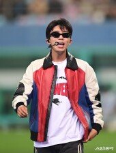 3만5천 관중 앞에서 무대 펼치는 임영웅