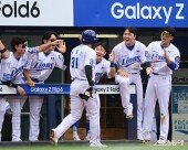 윤정빈의 첫 득점에 분위기 좋은 삼성 더그아웃