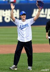 시구 김강우, 삼성 승리를 믿어요~