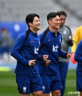 설영우-오현규 ‘밝은 표정으로’