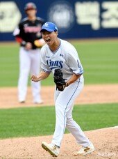 삼진 잡고 포효하는 김윤수