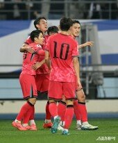 선제골 오세훈 ‘동료들과 함께’