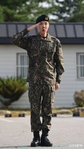 BTS 제이홉, 우렁찬 경례 구호