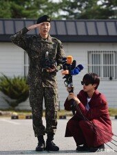 제이홉, 진의 극진한 보살핌 받으며