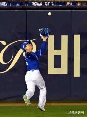 김헌곤, 끝까지 따라가서 호수비!