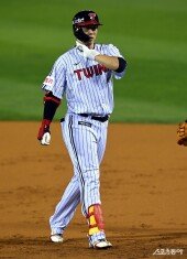 홍창기, 선두타자 안타